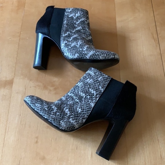 Trina Turk Wilshire Ankle Booties 6 - Picture 1 of 10
